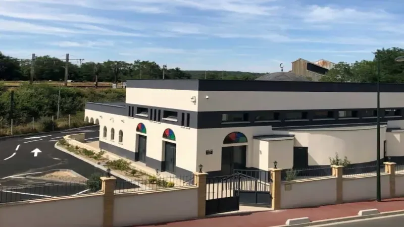 Façade de la mosquée d’Étampes Nord